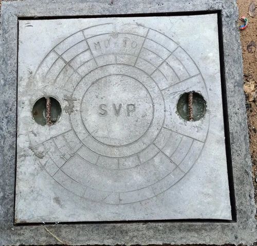 Square Sfrc Manhole Cover - Steel Fiber Reinforced Concrete 800x800mm Light Grey, Painted, Lockable