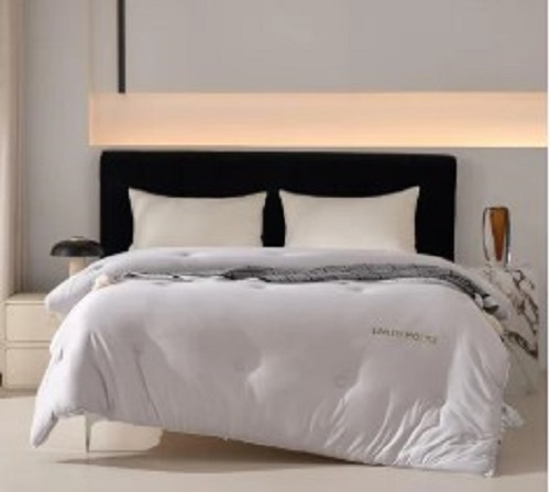 White Microfiber Winter Quilt