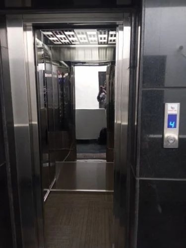Apartment Passenger Lift - Stainless Steel, 50 Persons, 6 Ton Load | Automatic Door, 2.5 m/s Speed, Overloading Alarm