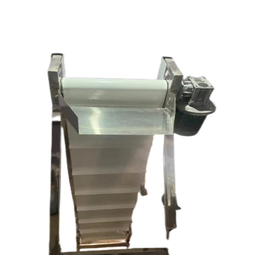 Cornpuff Machine Conveyor - Steel Customize Size Silver 100 Kg/hr Capacity 2 H.P. 3 Phase Automatic