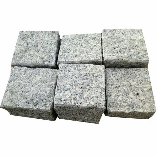 50mm Granite Cobblestone - Rough-Rubbing Surface Gray No Water Absorption Landscaping Use