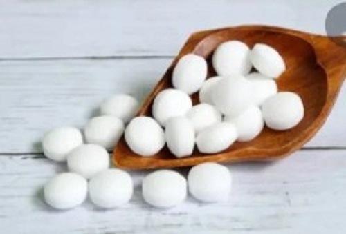 White Naphthalene Balls