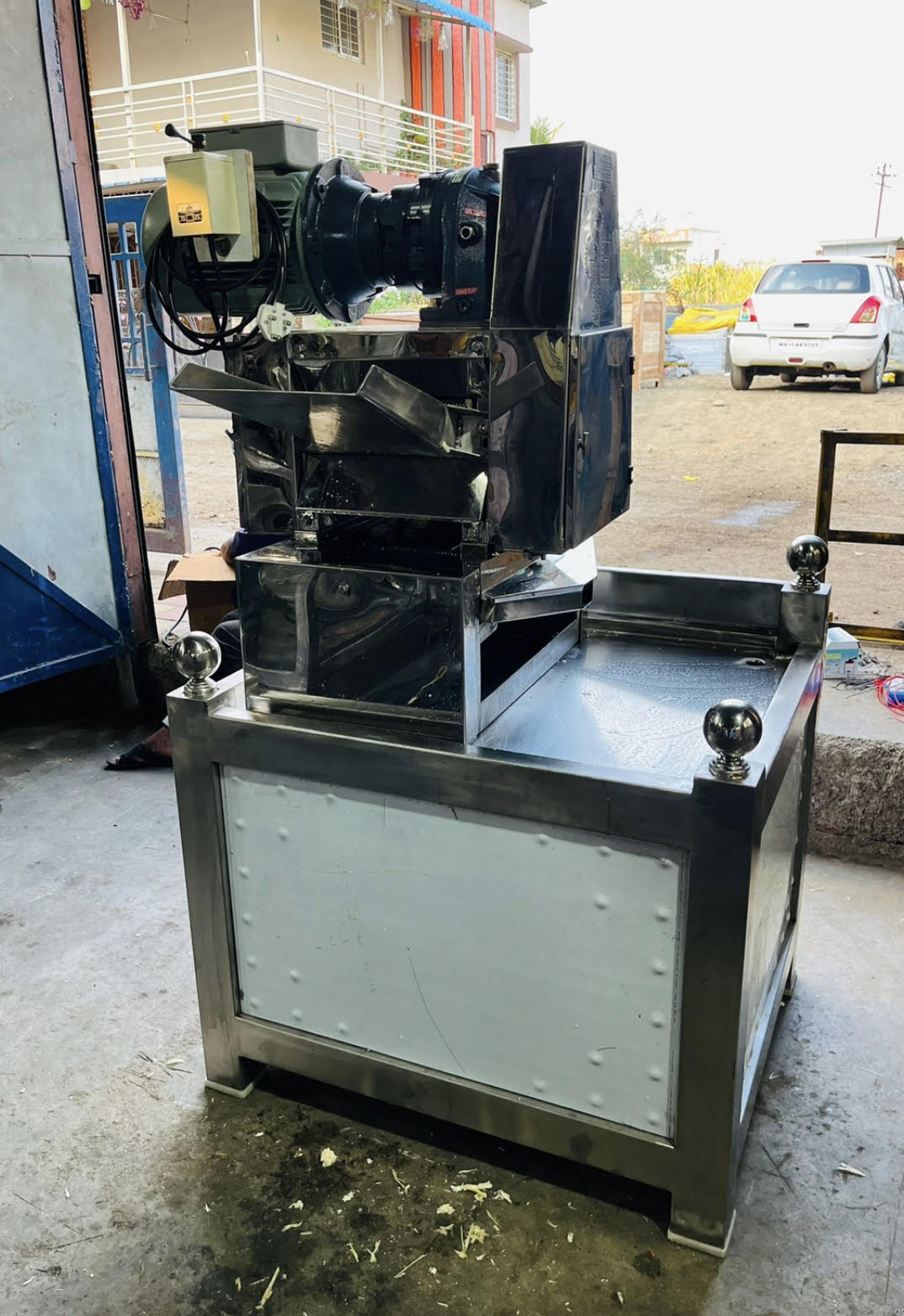 2 HP Heavy Duty Sugarcane Juice Machine with SS Table 30" x36"