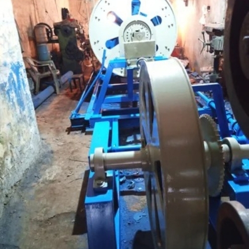 Wire twisting machine