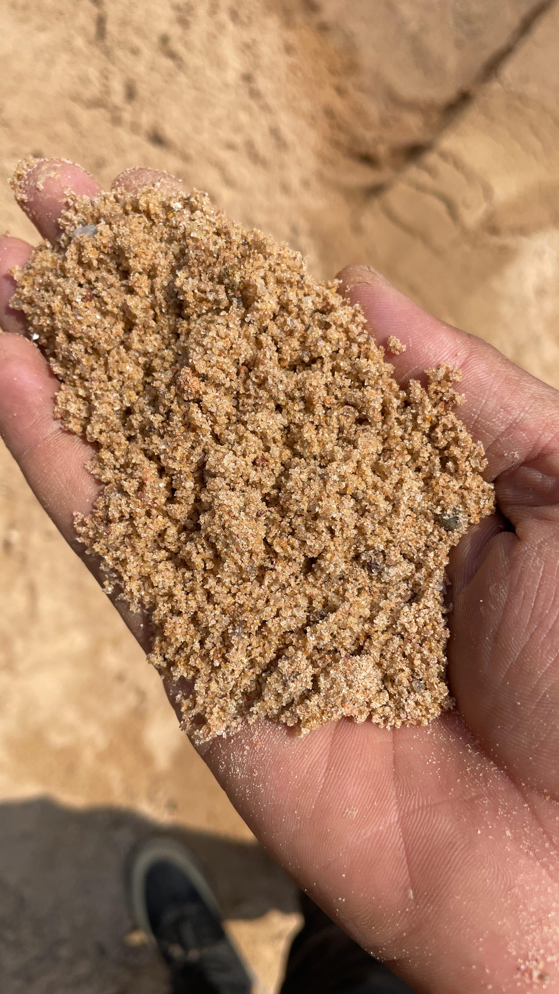 Gujarat Sand - Natural Fine Sand, 25-50 kg | High Strength, Low Impurity, Moisture Balanced