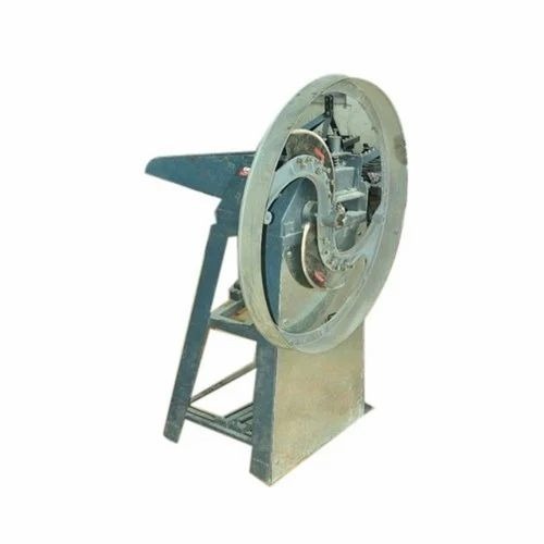 1000 Kg/Hr Motor Operated Electric Chaff Cutter - Copper Motor, Black Color, 2HP Power | Agricultural Straw Cutting Capacity