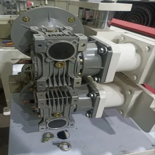 Aluminum Worm Gearbox - 5HP, 1500 RPM, Flange Mount, 415V, Multicolor, Industrial Use