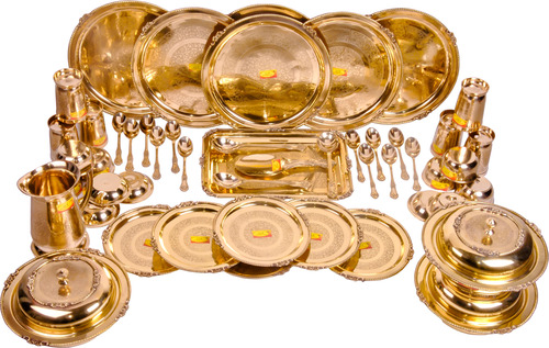 Brass Dinner Set - Color: Na