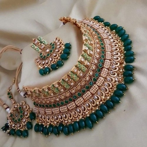 Artificial necklace