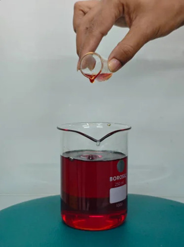 Industrial Phenolic Resin - Red, 100% Purity | Good Chemical Resistance, Long Shelf Life