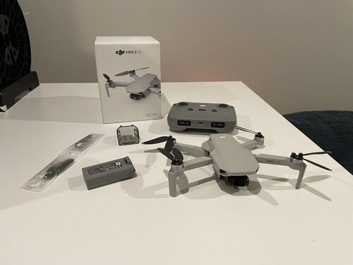 DJI Mini 2 SE Fly More Combo Drone