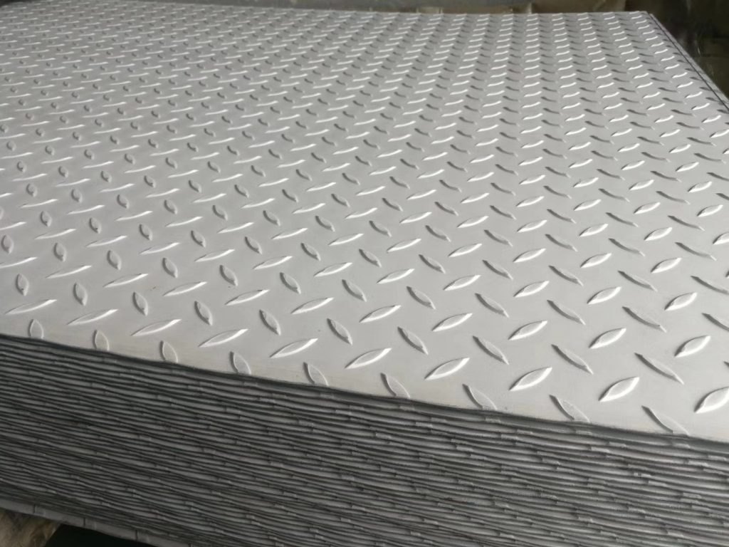 Stainless Steel Chequered Plate - Silver, Anti Slip Surface | Corrosion Resistant, Durable, Easy to Install