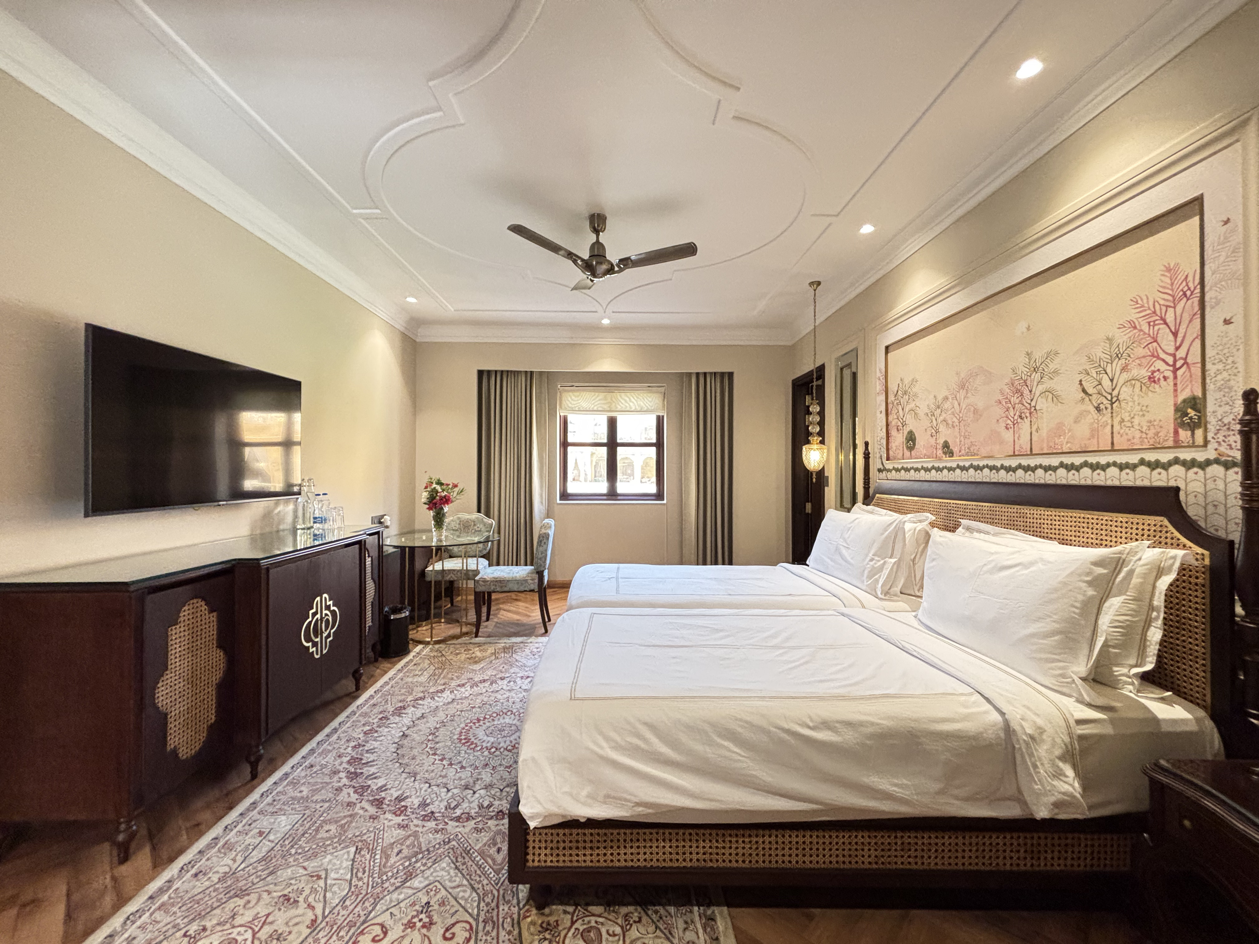 Royal Palace Twin Room Service