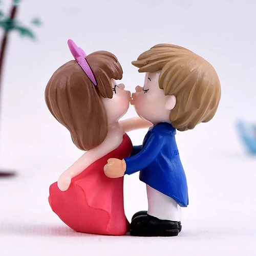 Resin Miniature Couple Statue