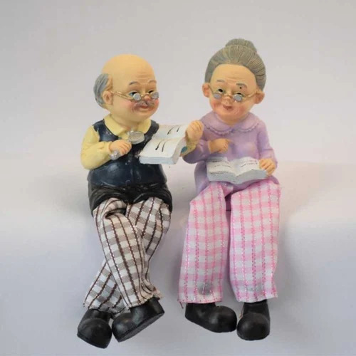 Resin Romantic Old Couple Statue