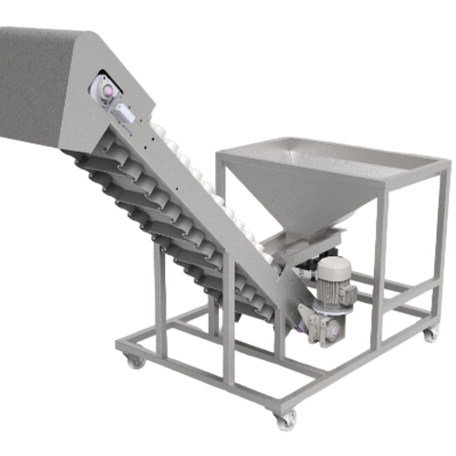 Cleated Inclined Conveyor with Hopper