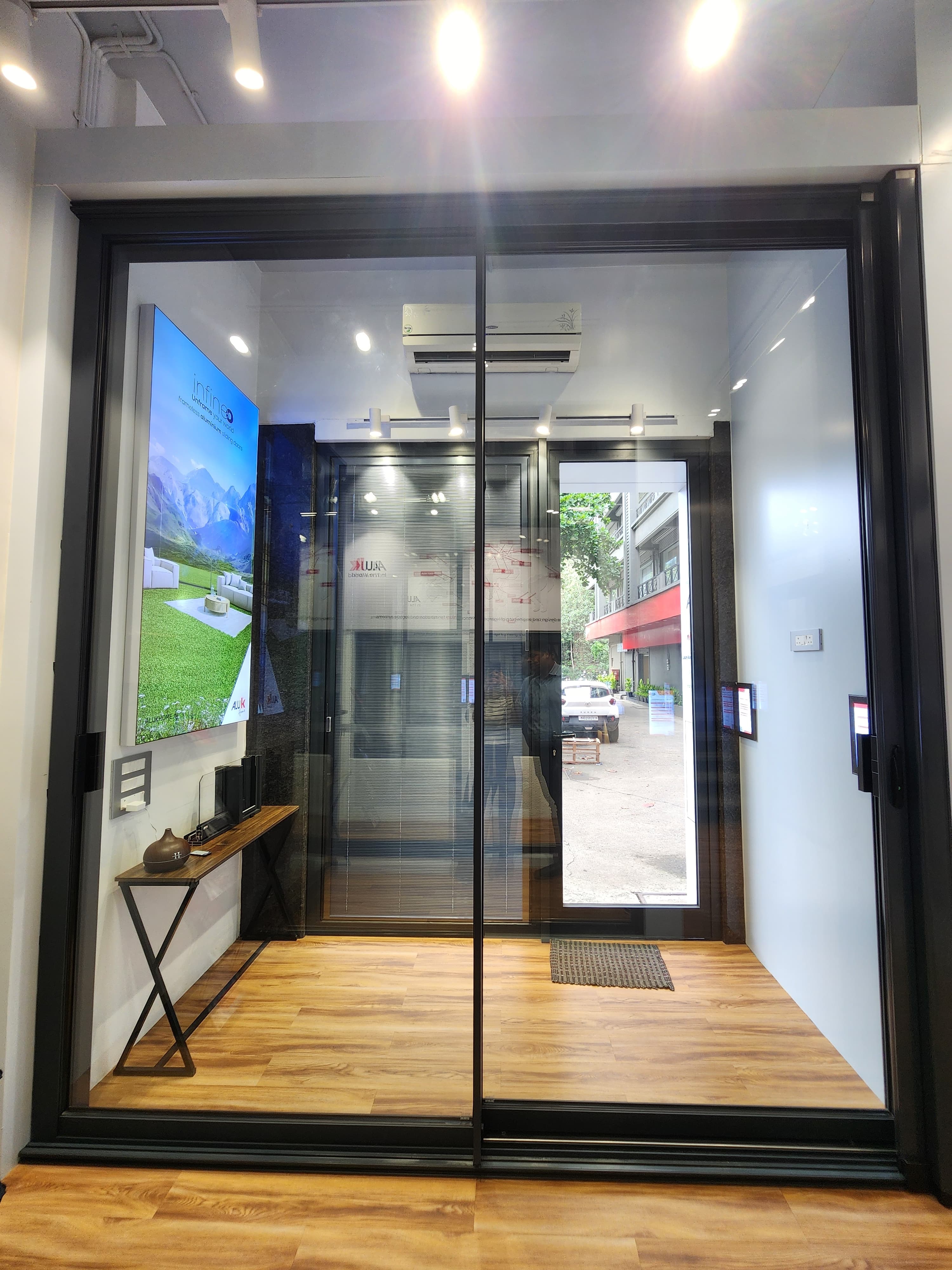 Aluk S146Lmni Infineo Minimal Sliding Door Systems - Application: Home