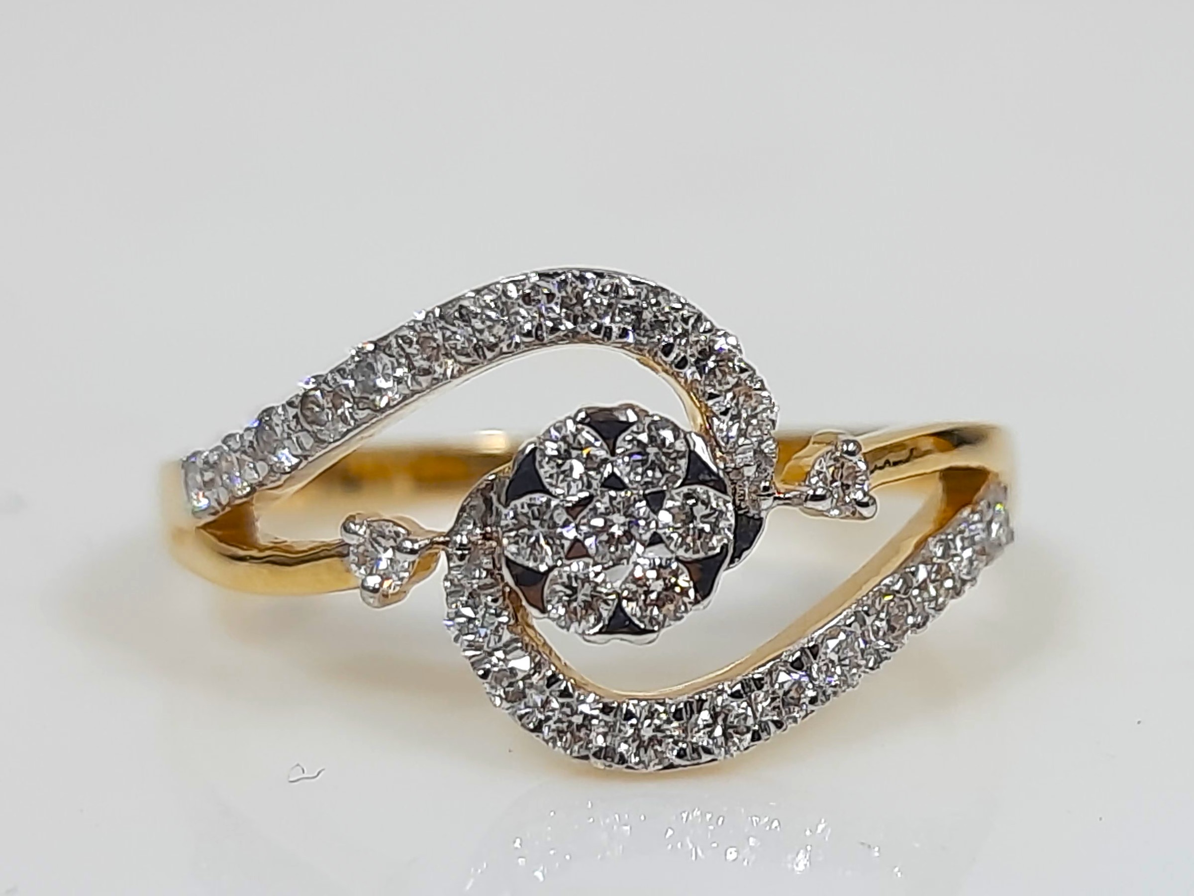 Diamond Ring In Yellow Gold 