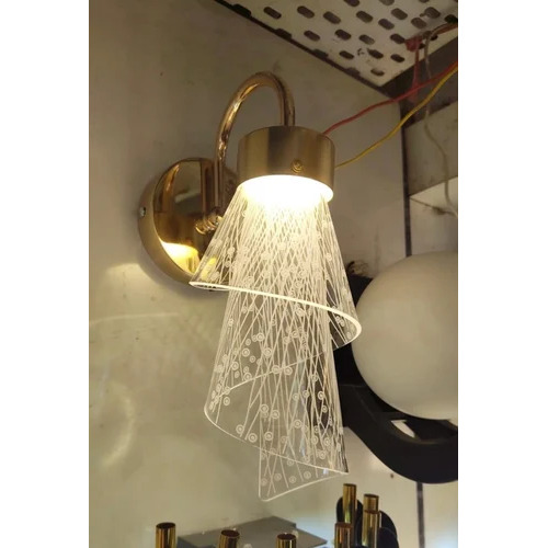 B32 Wall Light