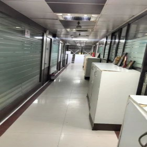 01 Aluminium Glass Partition