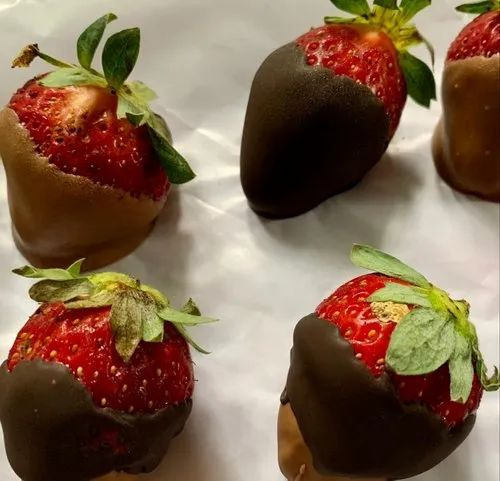 Homemade Juicy Strawberries Dipped Dark Chocolate