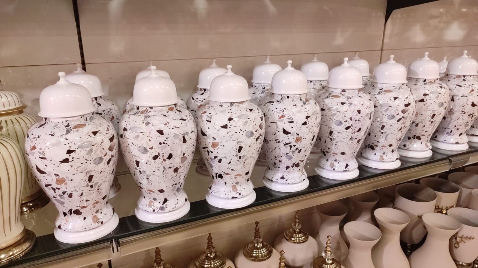 Exclusive Showcase Display Stand - Application: Home Wedding Hotel