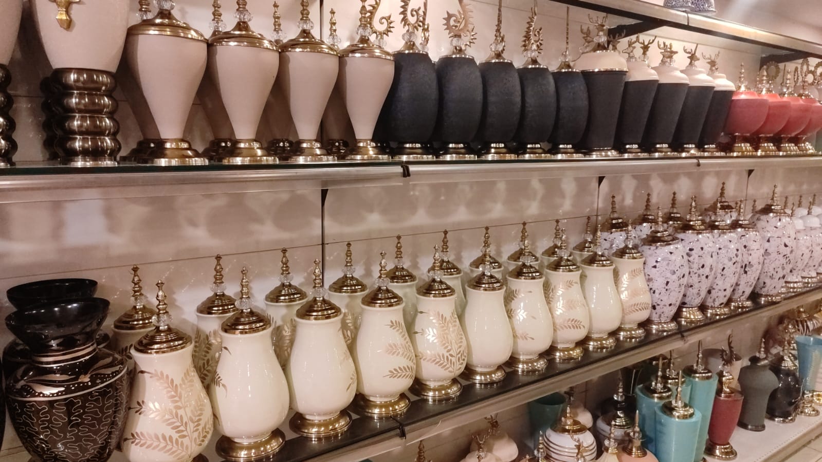 Heritage Style Display Stand - Color: White