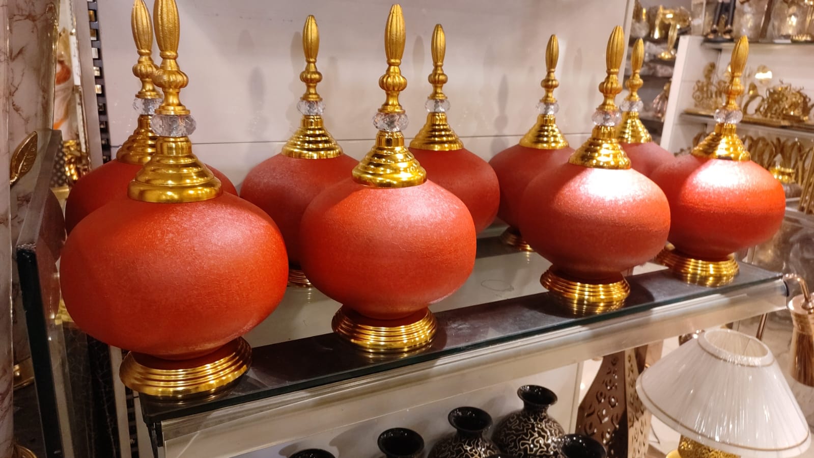 Opulent Display Stand - Color: Red