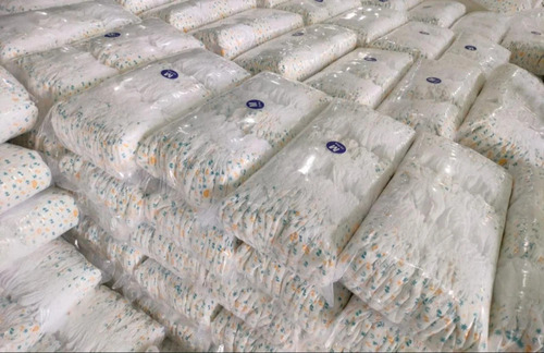 White Medium Disposable Baby Diapers - Material: Cotton Blend