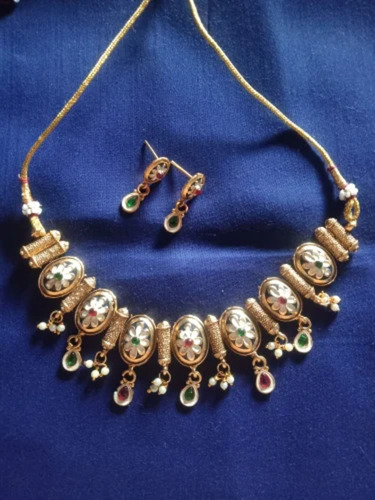 Fancy Chocker With Earings