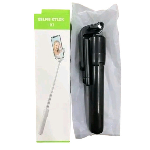 Wireless Bluetooth Selfie Stick - Color: Black