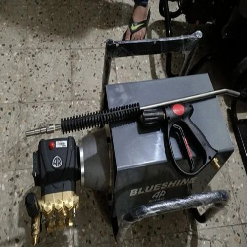 02 High Pressure Car Washer - Color: Black
