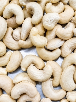 Raw Cashew Nuts - Color: White