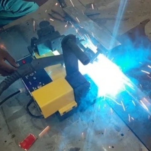 Automatic welding carriage