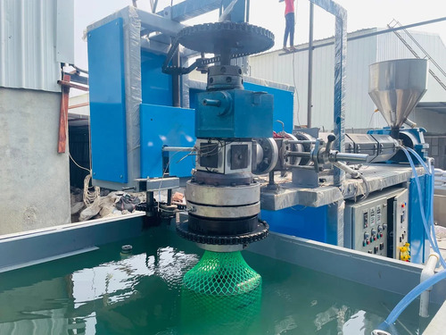Net making machine
