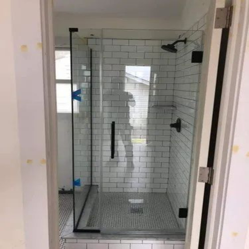 01 Frameless Cleared Glass Shower Enclosures