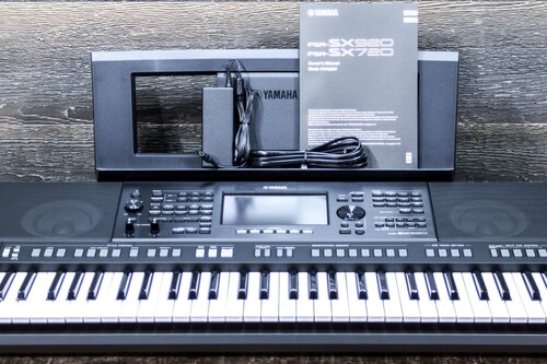 Yamaha PSR SX920 Digital Keyboard 61 Key Organ