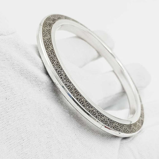 Deep Engraving Embroidery Pattern Design V-Solid Premium Kada for men, 150 gms