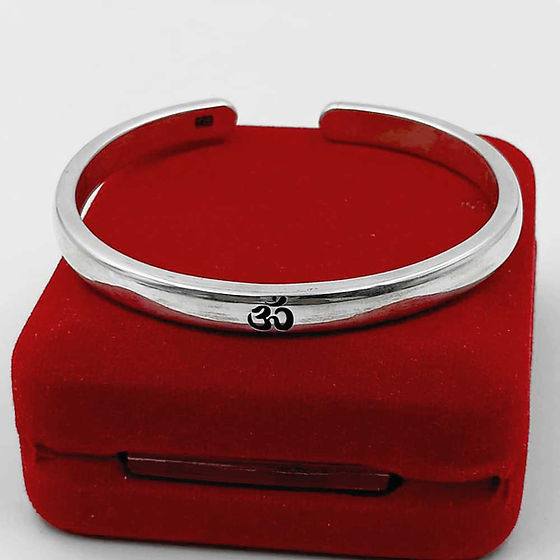 Half Round Adjustable Design Customise Mantra And Om Engraving 925 Silver Kada 50Gm - Gender: Men