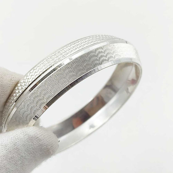 Fancy 100 gm dotted side design v-shape kada for men 100 gm