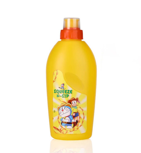 पीले रंग की Squeeze N Sip Children Water Bottle (750 Ml)