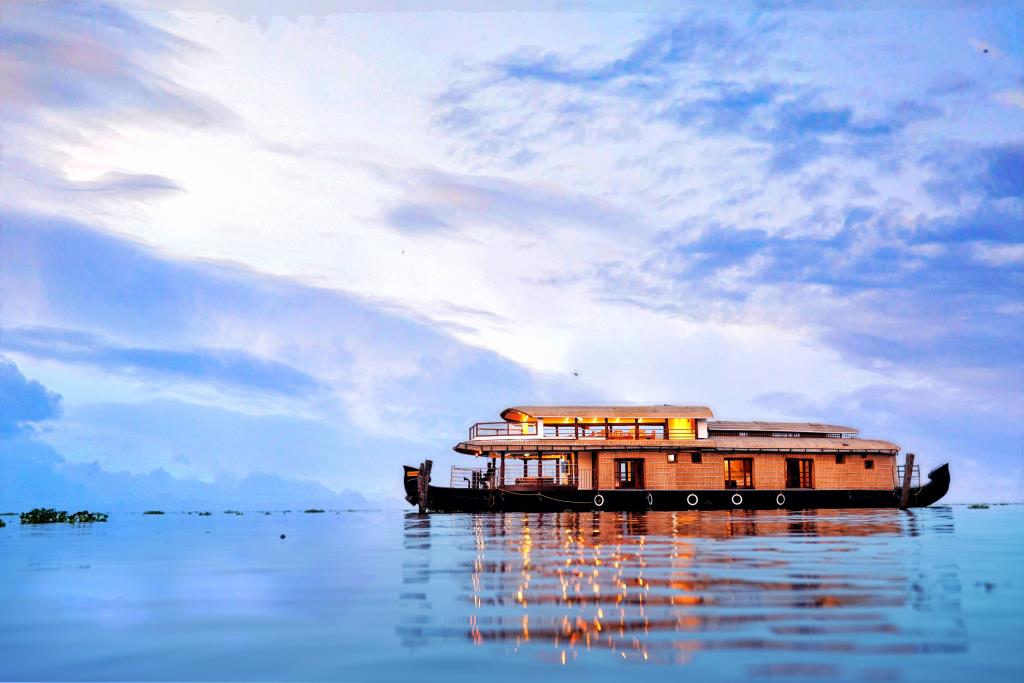 Houseboat Rental Services