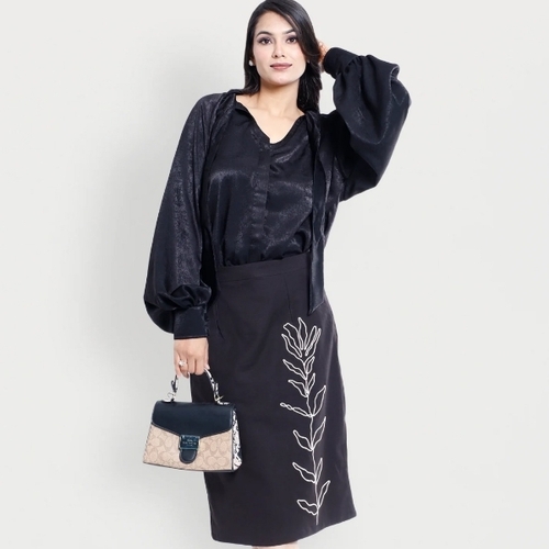 Embroidery Black Skirt