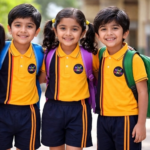 किड्स प्ले स्कूल यूनिफॉर्म टी शर्ट और शॉर्ट्स