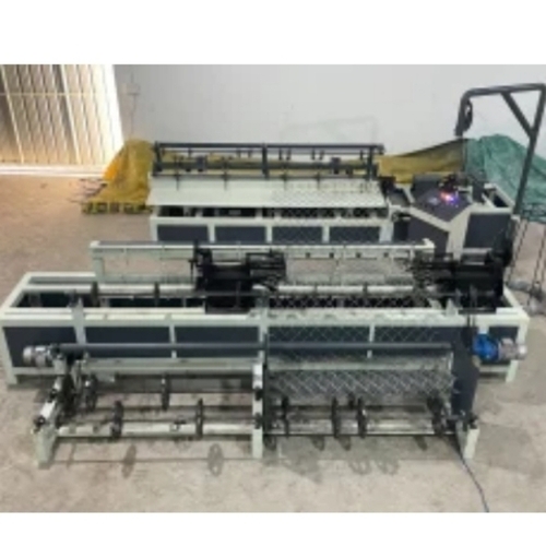 Commercial parking automatic chain linking machine