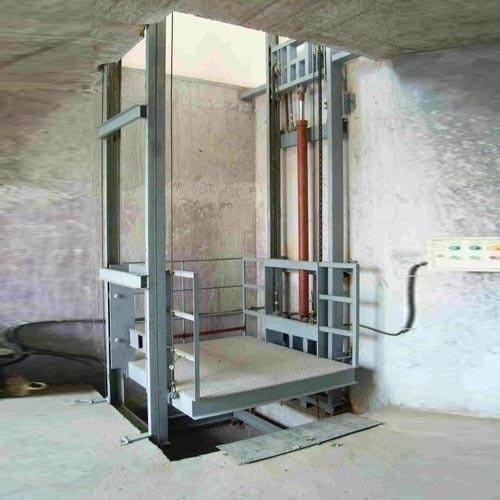 Dual Mast Goods Lift - Capacity: 2000 Kg