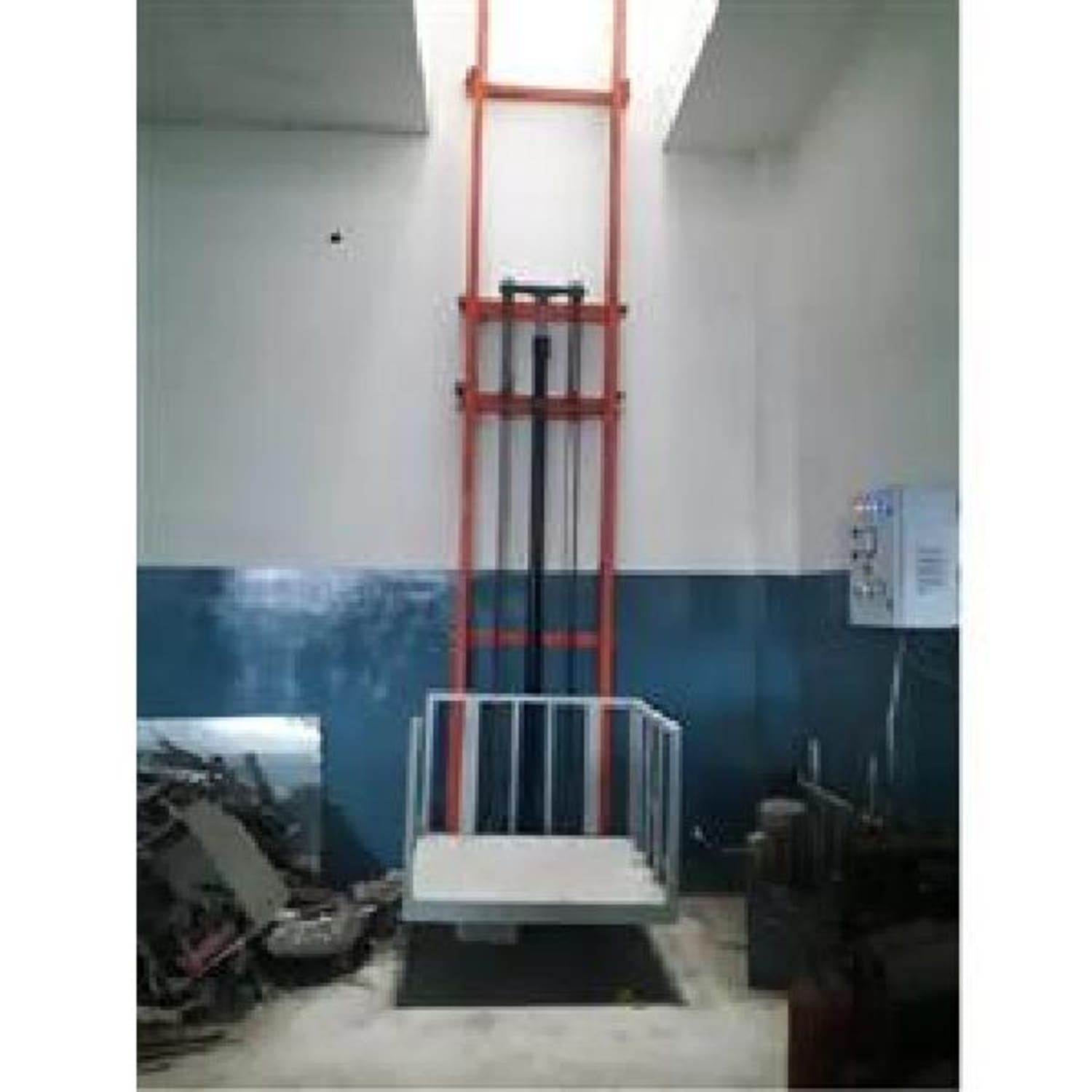 Three Phase Single Mast Goods Lift - Capacity: 1000 Kg