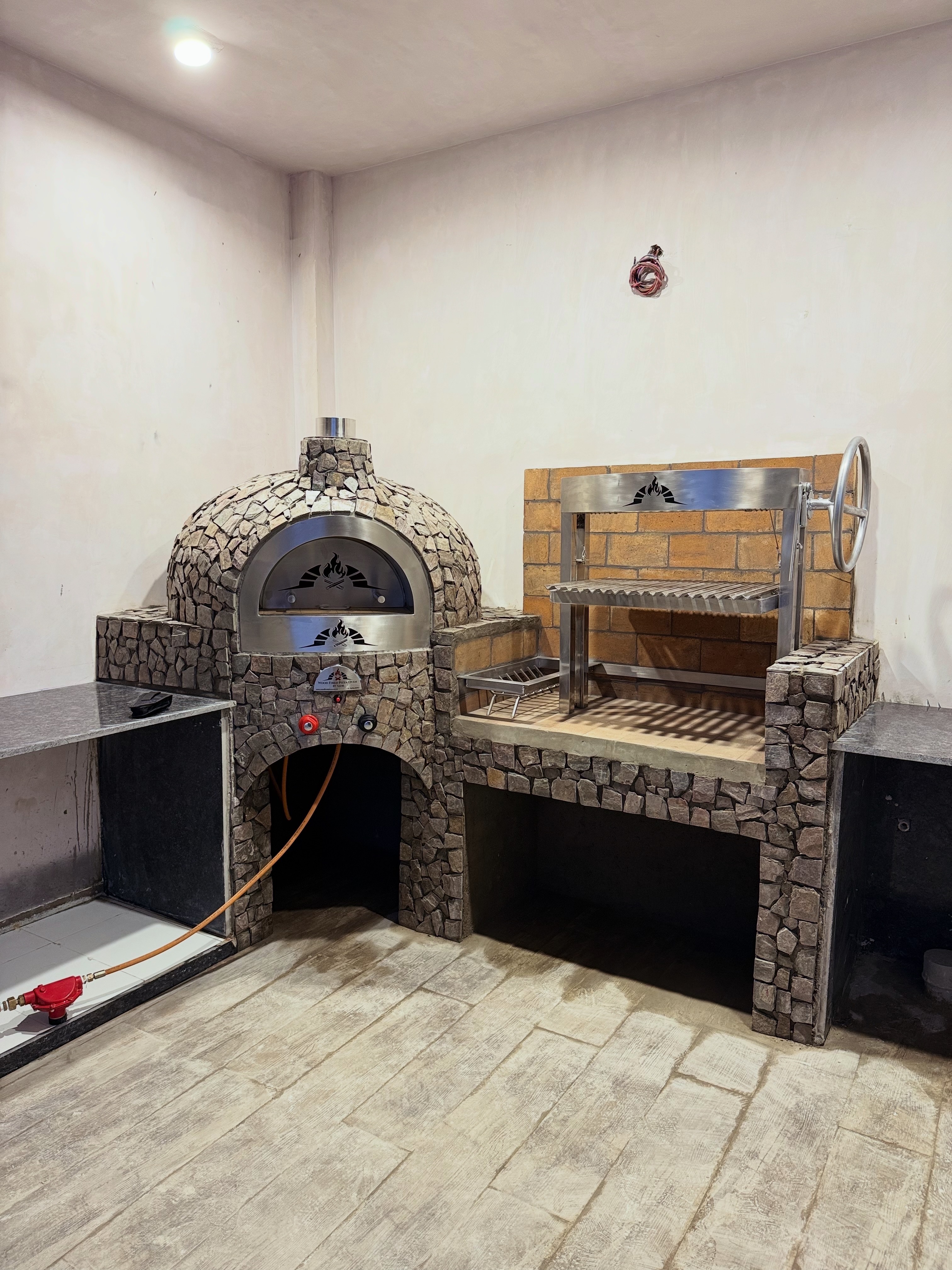 Italian Concept Fixed Brick Wood Fired Pizza Oven With Wood Fired Griller