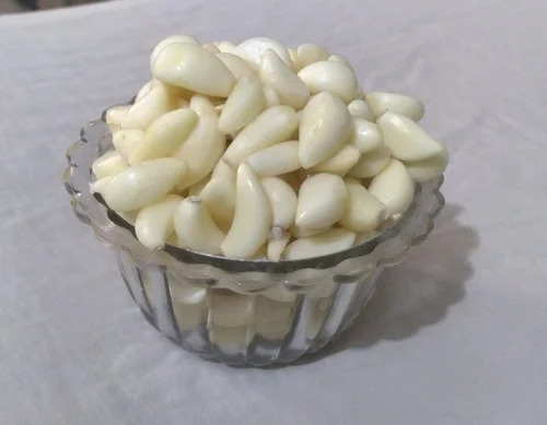 White Fresh Peeled Garlic
