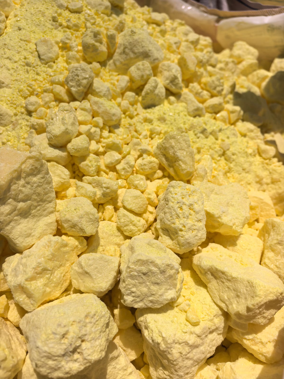 Sulphur Lumps - Color: Yellow